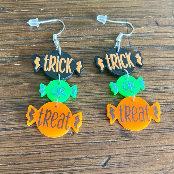 3 for $19 NEW Treat or Treating Retro Candy Dangle Earrings Festive Halloween 🎃 - Picture 4 of 5